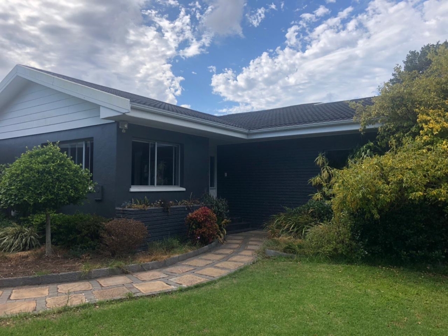 To Let 4 Bedroom Property for Rent in Mill Park Eastern Cape